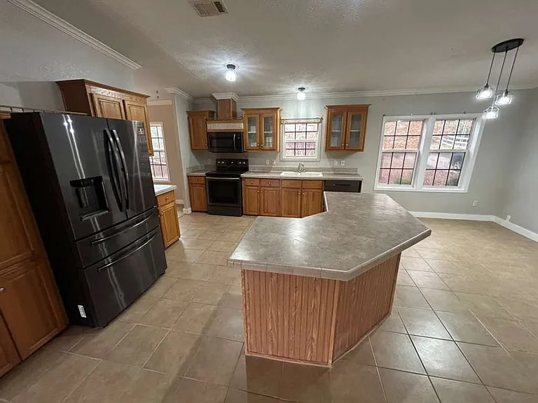 2595 Bryant St — Photo 10