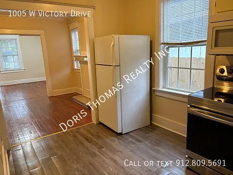 1005 W Victory Dr — Photo 5