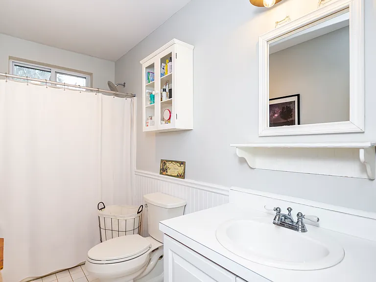 98 Thomas Ave — Photo 18