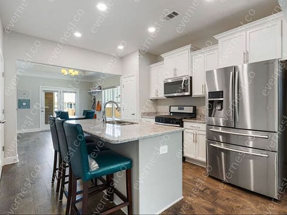 4th image of 1119 Frewin St