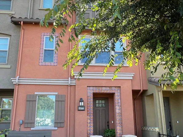 1377 W Middlefield Rd, Mountain View, CA 94043