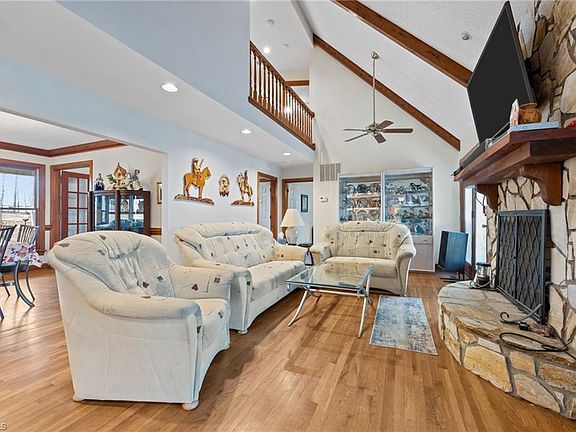 4th image of 696 Gold Hill Rd