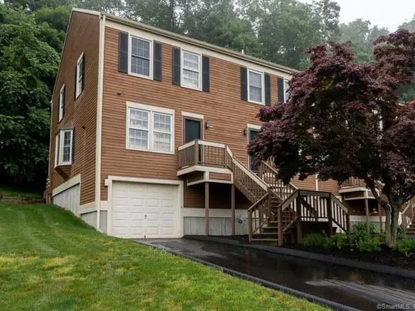 110 Foxbridge Village Rd, Branford, CT 06405