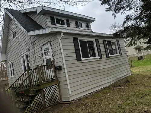 302 Frederick St E Photo 1