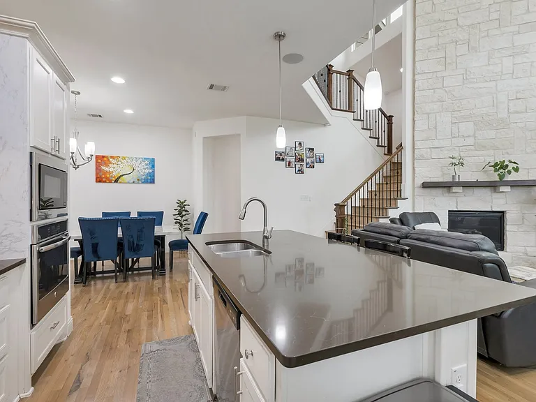 2464 Castle Ridge Dr — Photo 4