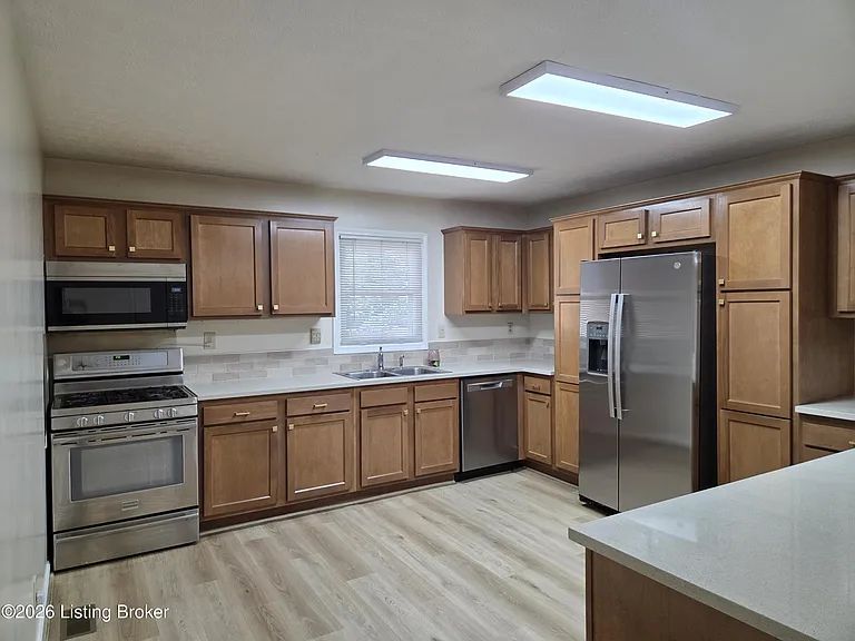 4204 Holly Tree Dr — Photo 10