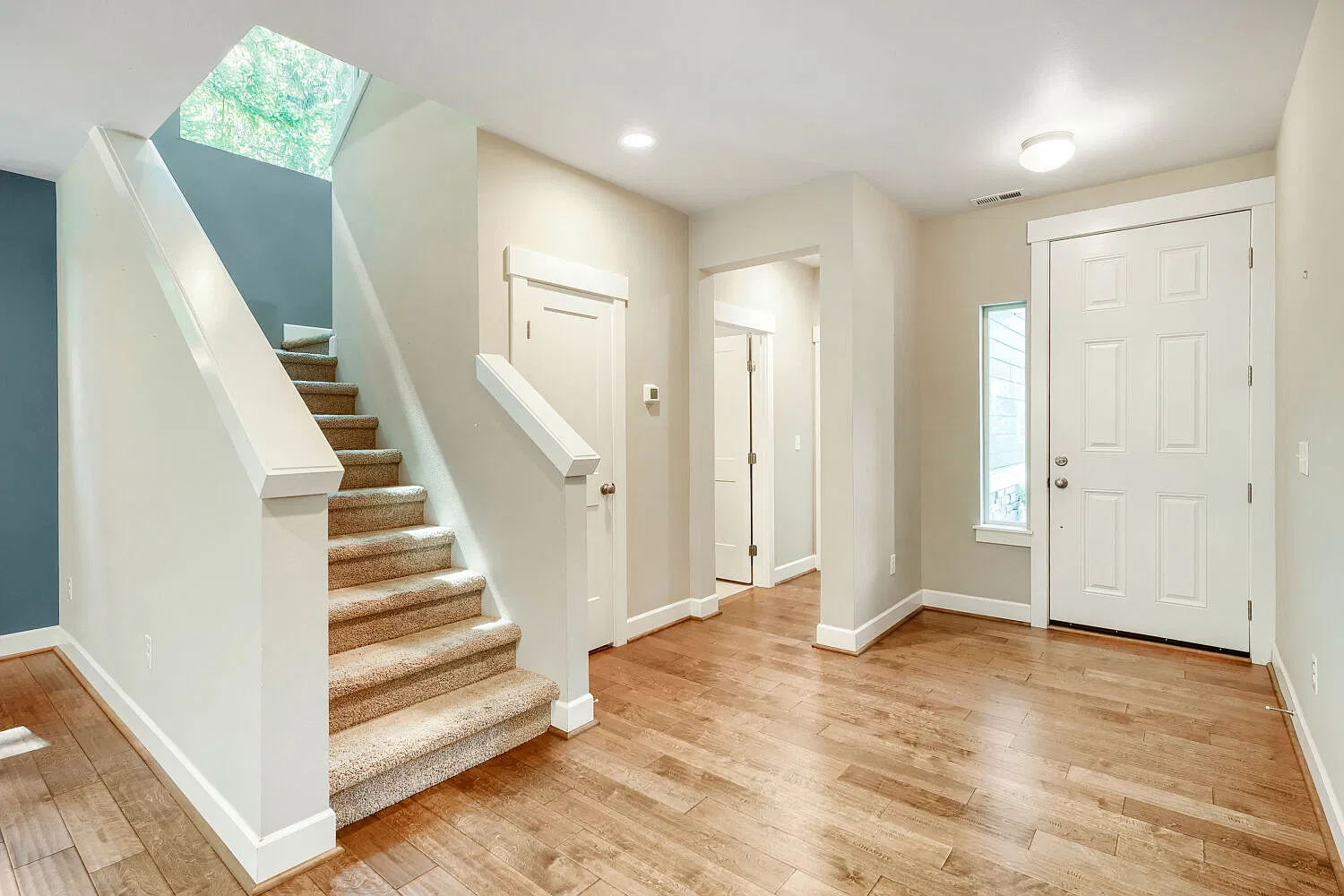 4 bed, 2600 sqft, $4,250 — Photo 3