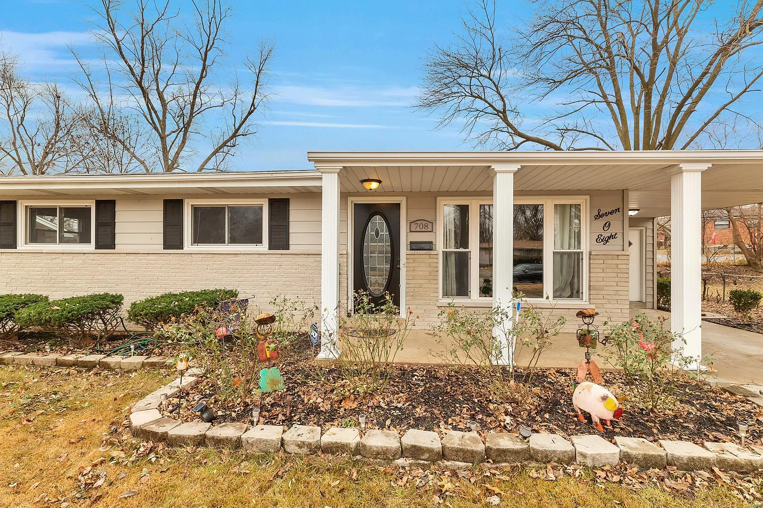 708 Teson Rd photo 1