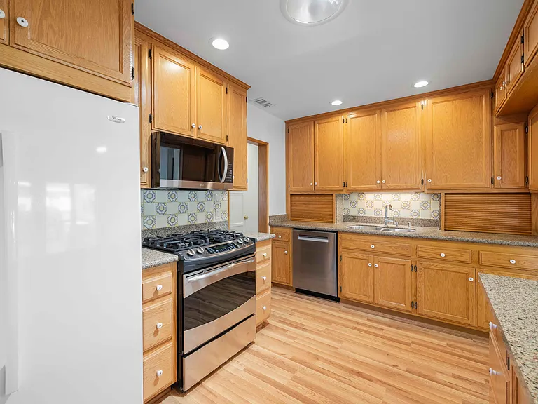 22826 Marjorie Ave — Photo 8