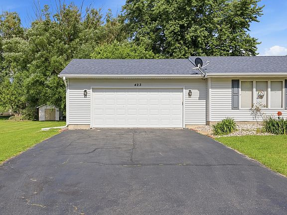 3rd image of 423 Wayne Rd
