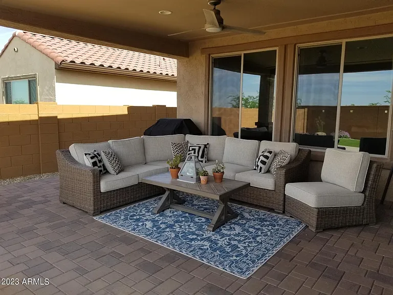 27389 W Wahalla Ln — Photo 28