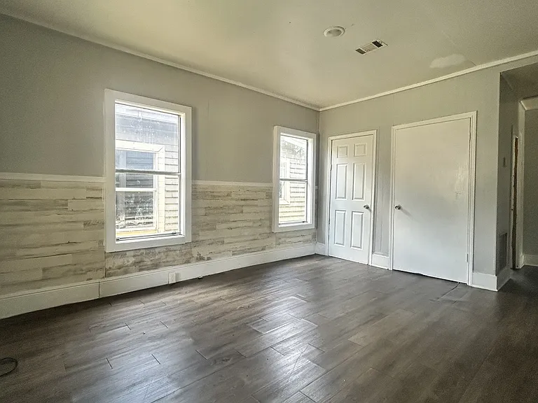 417 Moss St — Photo 5