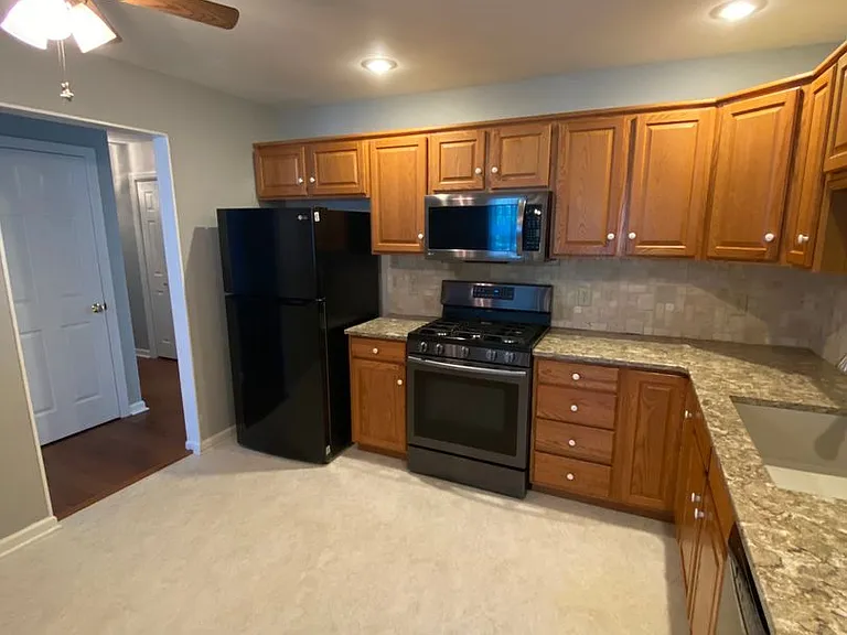 472 Hillside Dr — Photo 6