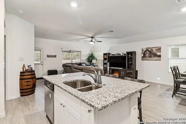 14702 Somerset Ml — Photo 8