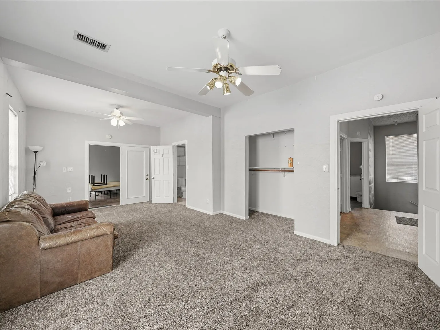 4 bed, 2.0 bath, 1648 sqft, $2,400 — Photo 2