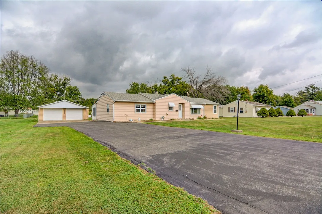 3258 E Cedar St photo 1