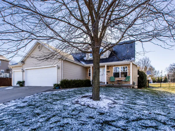 2604 Grey Fox Trl, Bloomington, IL 61704