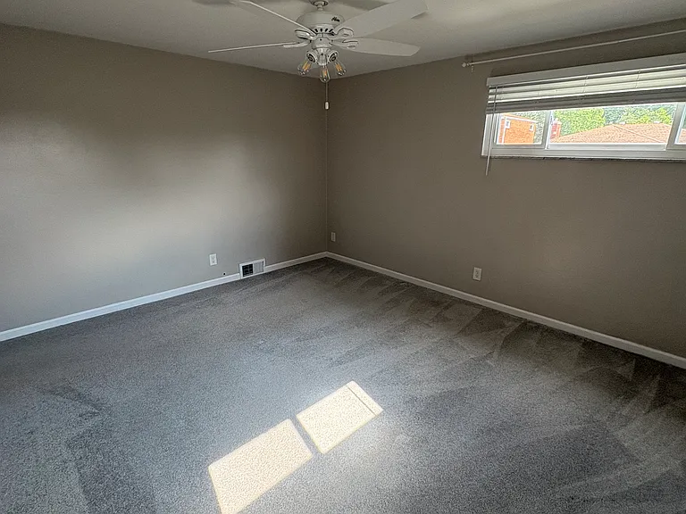 1624 Sillview Dr — Photo 13