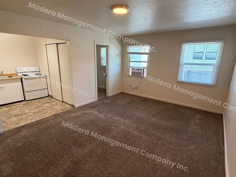 210 N C St — Photo 14
