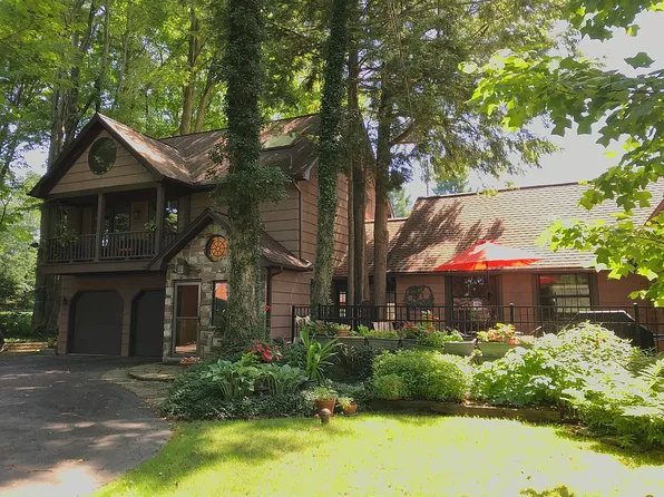 35 Potter Ave, Orchard Park, NY 14127