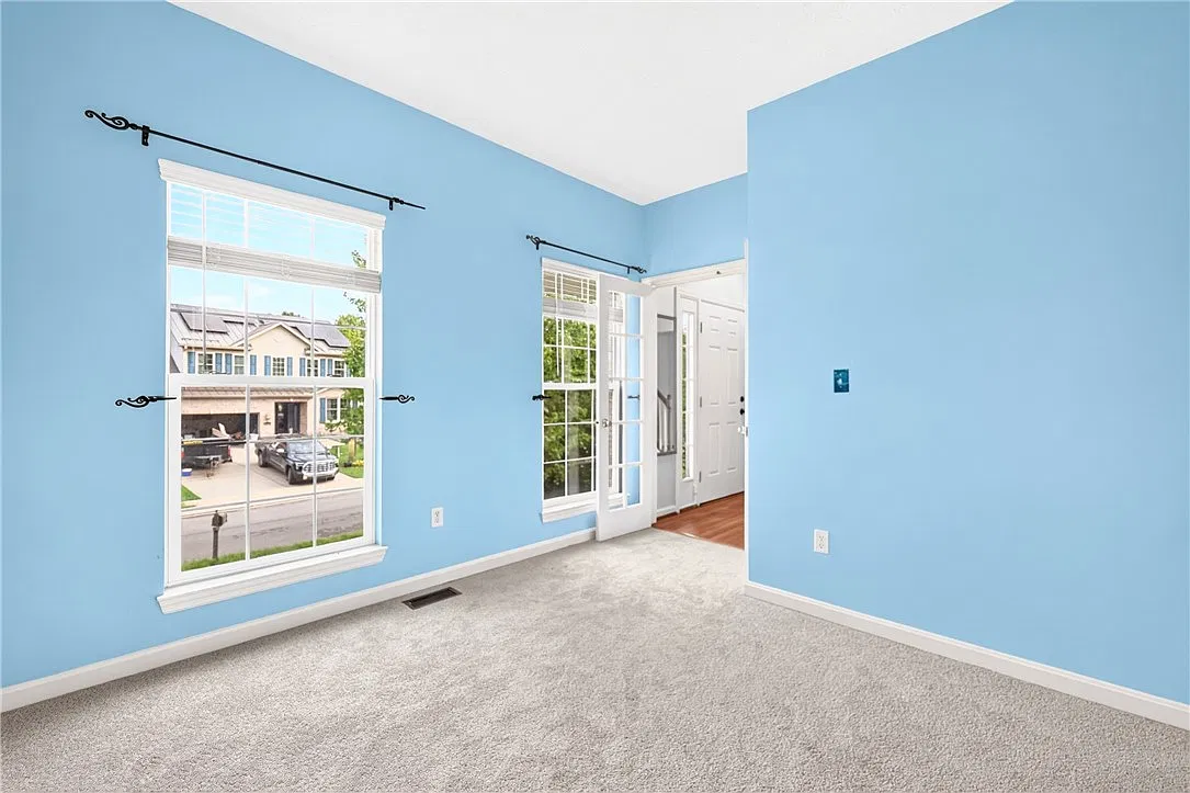 4 bed, 2.5 bath, 2868 sqft, $3,580 — Photo 4