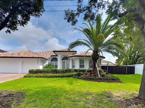 9761 NW 28th Ter, Doral, FL 33172