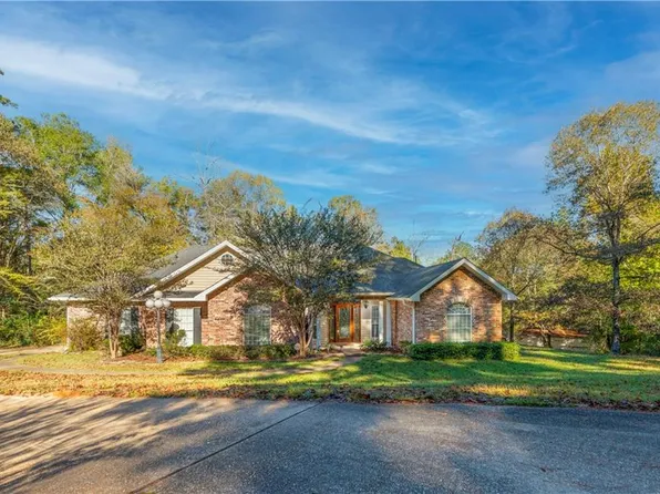 3225 Skyline Dr, Pineville, LA 71360