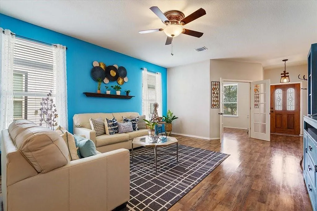 3 bed, 2.0 bath, 1534 sqft, $2,100 — Photo 4