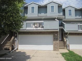 2272 Knightsbridge Ct, Grand Forks, ND 58201