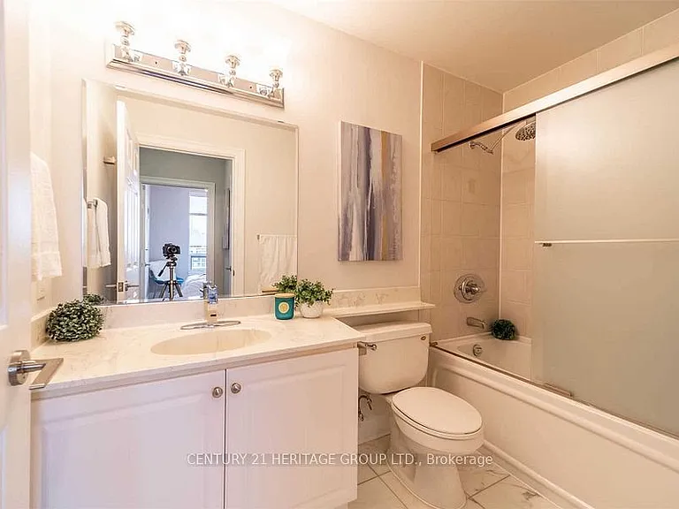 18 Kenaston Gdns #1905 — Photo 17