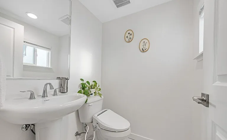 1747 Linden Ln — Photo 10