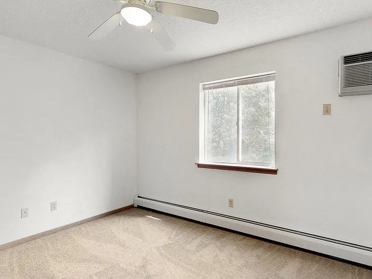 Ashford Apartments — Photo 29