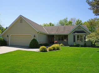 453 Leanore Ct, Pewaukee, WI 53072