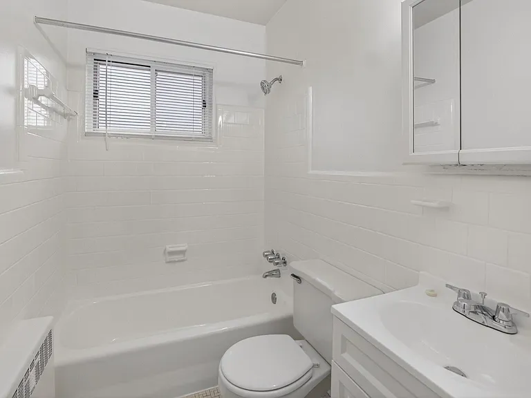 4550 Macarthur Blvd NW #302 — Photo 9