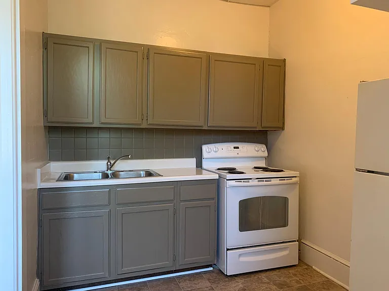1225 Highland Ave #9 — Photo 9