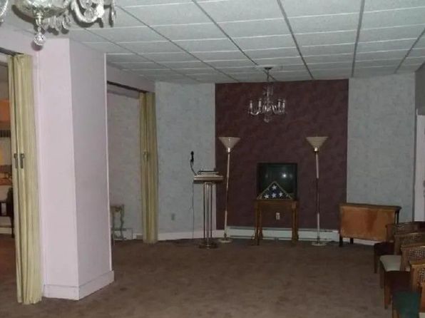 932 Main St