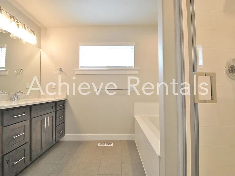 2207 S 1090 E — Photo 12