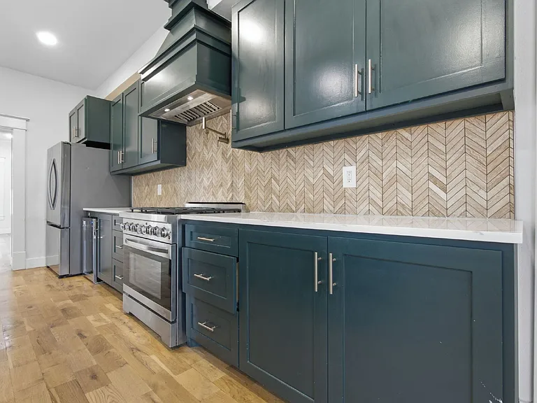 1209 Kings Hwy — Photo 10