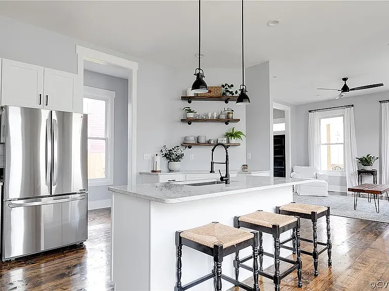205 Poe St — Photo 28
