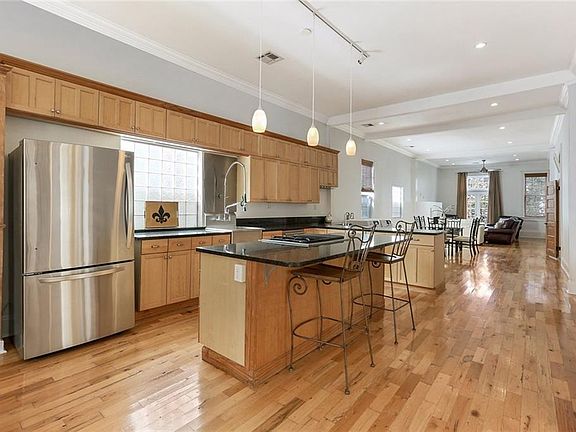 3rd image of 1208 Carondelet St #1208