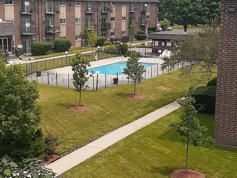 Fairway Green Apartments — Photo 4
