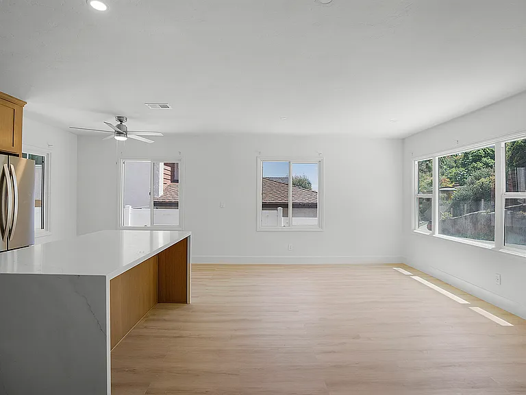 3296 Talbot St — Photo 15
