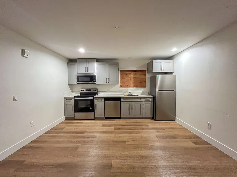 610 N Soto St — Photo 12