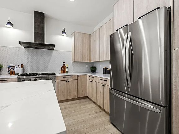 4th image of 101 E Euclid Ave #2
