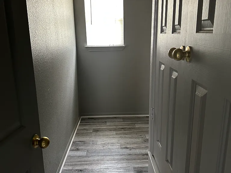 207 E Ross Ave — Photo 12