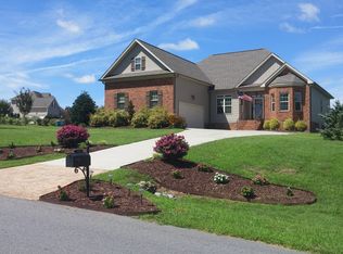 110 Scarlet Oak Ct, Reidsville, NC 27320