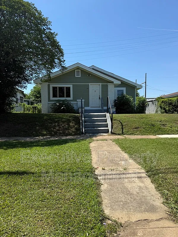 3 bed, 2.0 bath, 1140 sqft, $1,200 — Photo 1