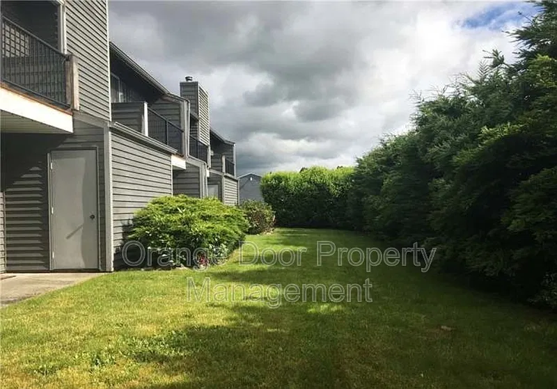 2 bed, 1.0 bath, 900 sqft, $1,700 — Photo 2