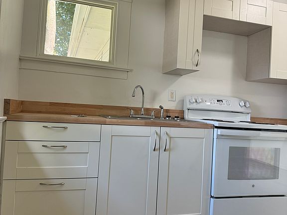 4th image of 751 Roosevelt Ave E