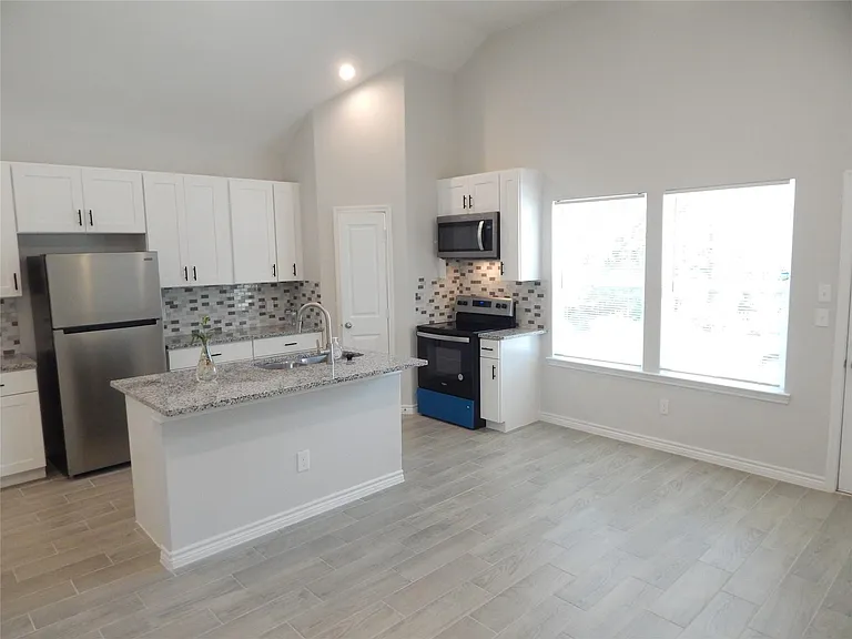 230 Northlawn — Photo 11